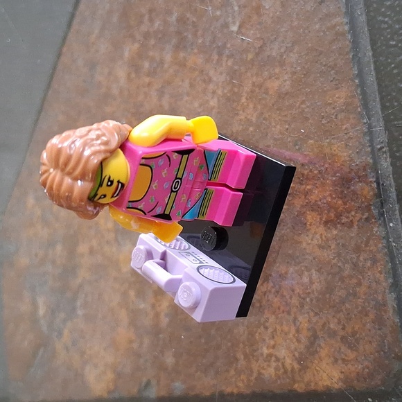 LEGO EXERCISE GIRL MINIFIG - Picture 1 of 1